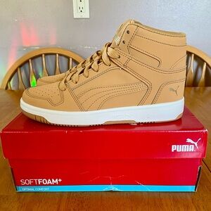 NWT never worn Big kid size 5 Puma Rebound Layup sneakers